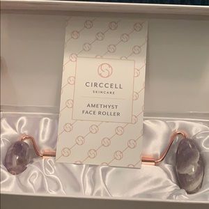 Brand new in box Circcell Amethyst Face Roller
